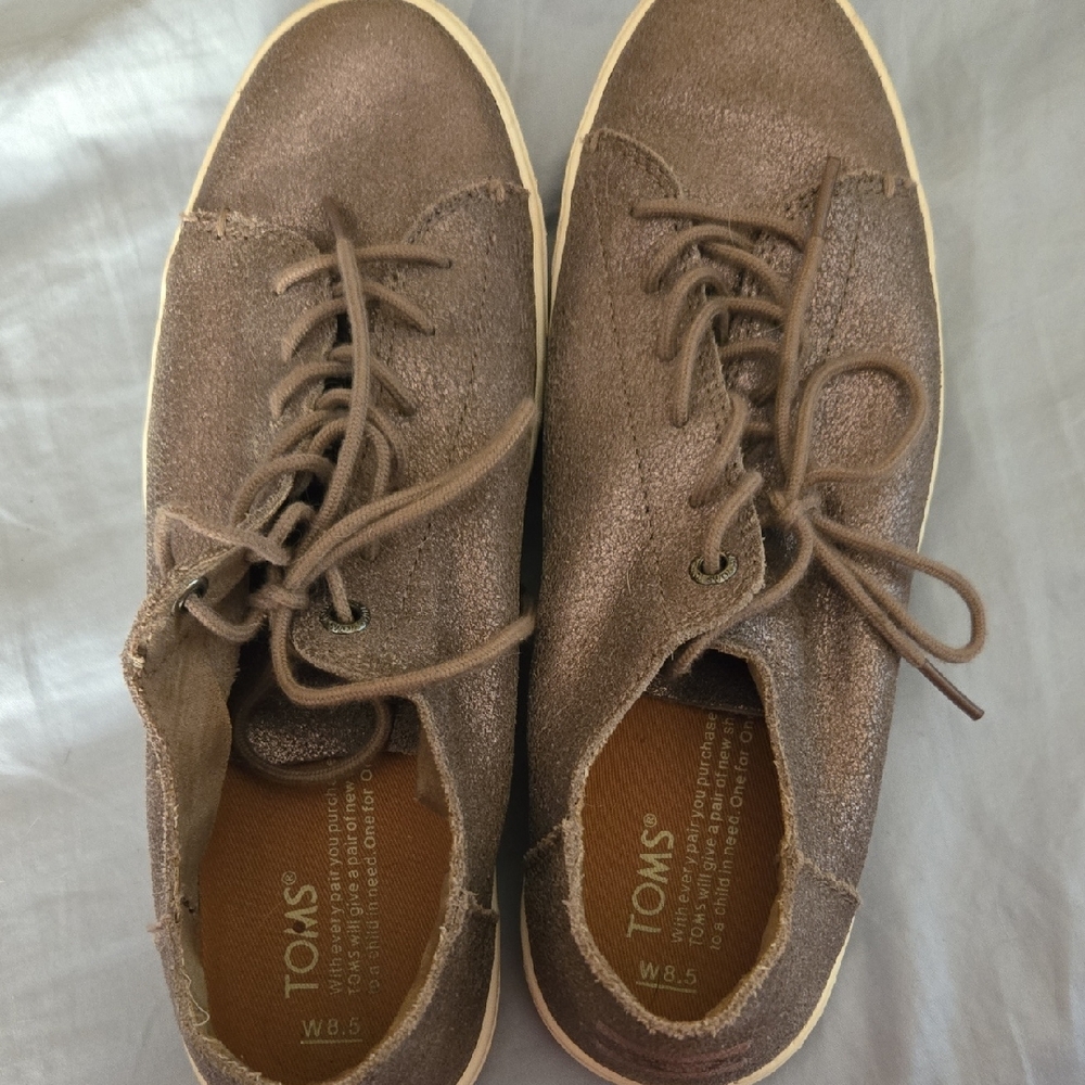TOMS Shimmering Brown Lace-Up Shoes